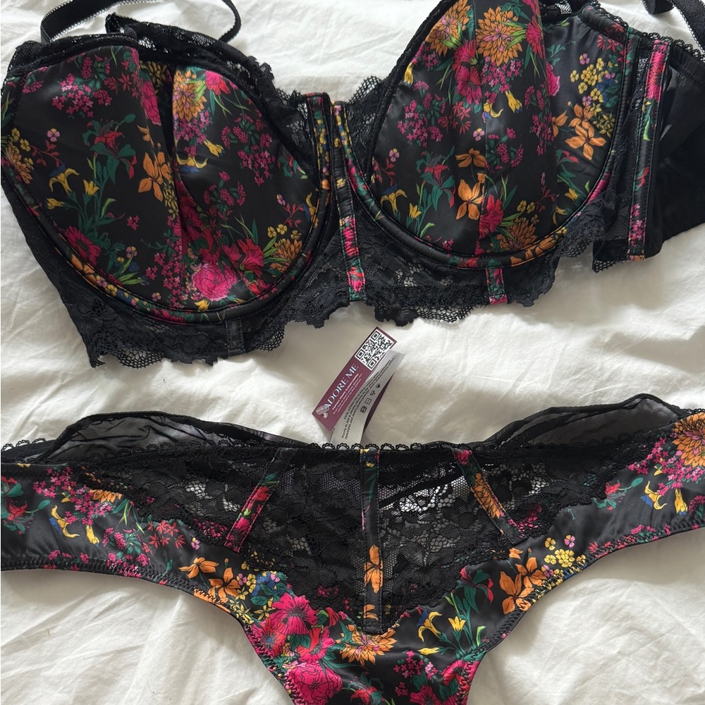 UNWORN Floral Bra & Thong matching set
